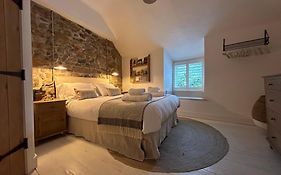 The Old Gallery - Charming Coastal Escape For Two